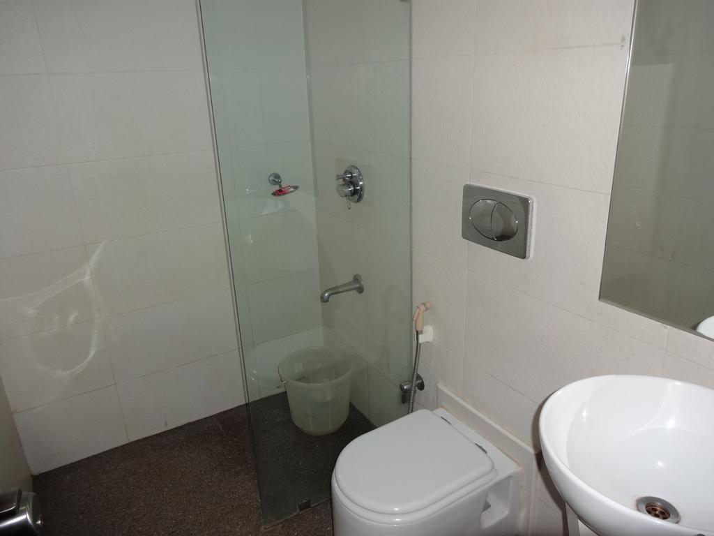 Continental Park Hotel Vijayawada Ruang foto