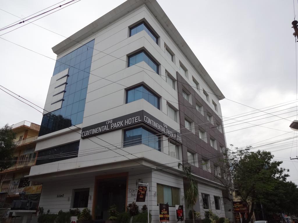 Continental Park Hotel Vijayawada Bagian luar foto