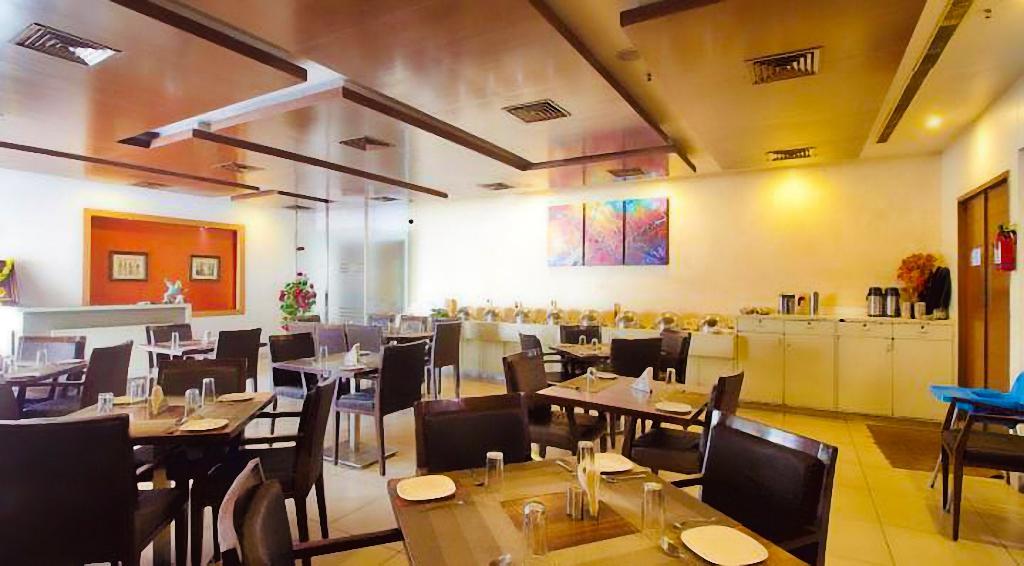 Continental Park Hotel Vijayawada Bagian luar foto