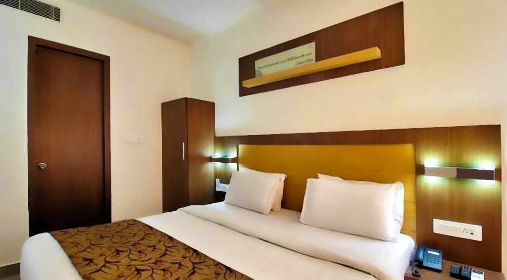 Continental Park Hotel Vijayawada Bagian luar foto