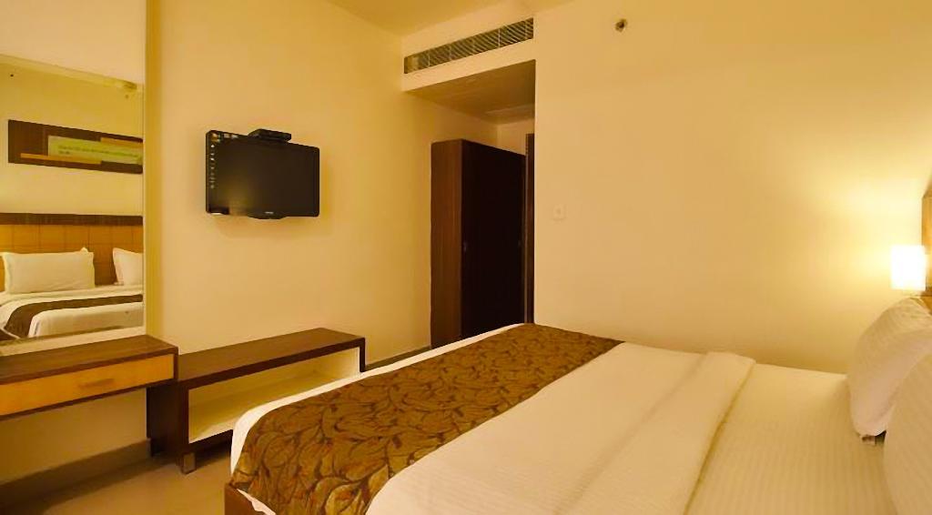 Continental Park Hotel Vijayawada Bagian luar foto