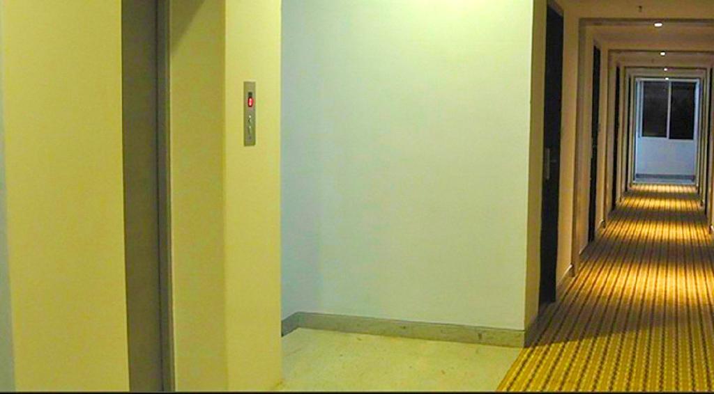Continental Park Hotel Vijayawada Bagian luar foto