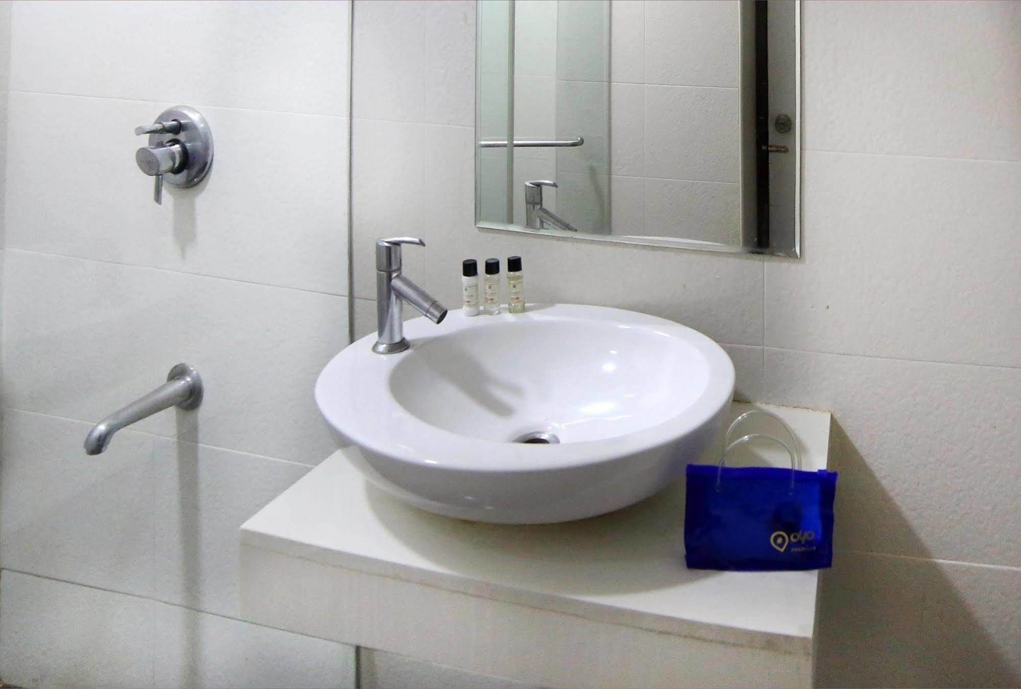 Continental Park Hotel Vijayawada Bagian luar foto