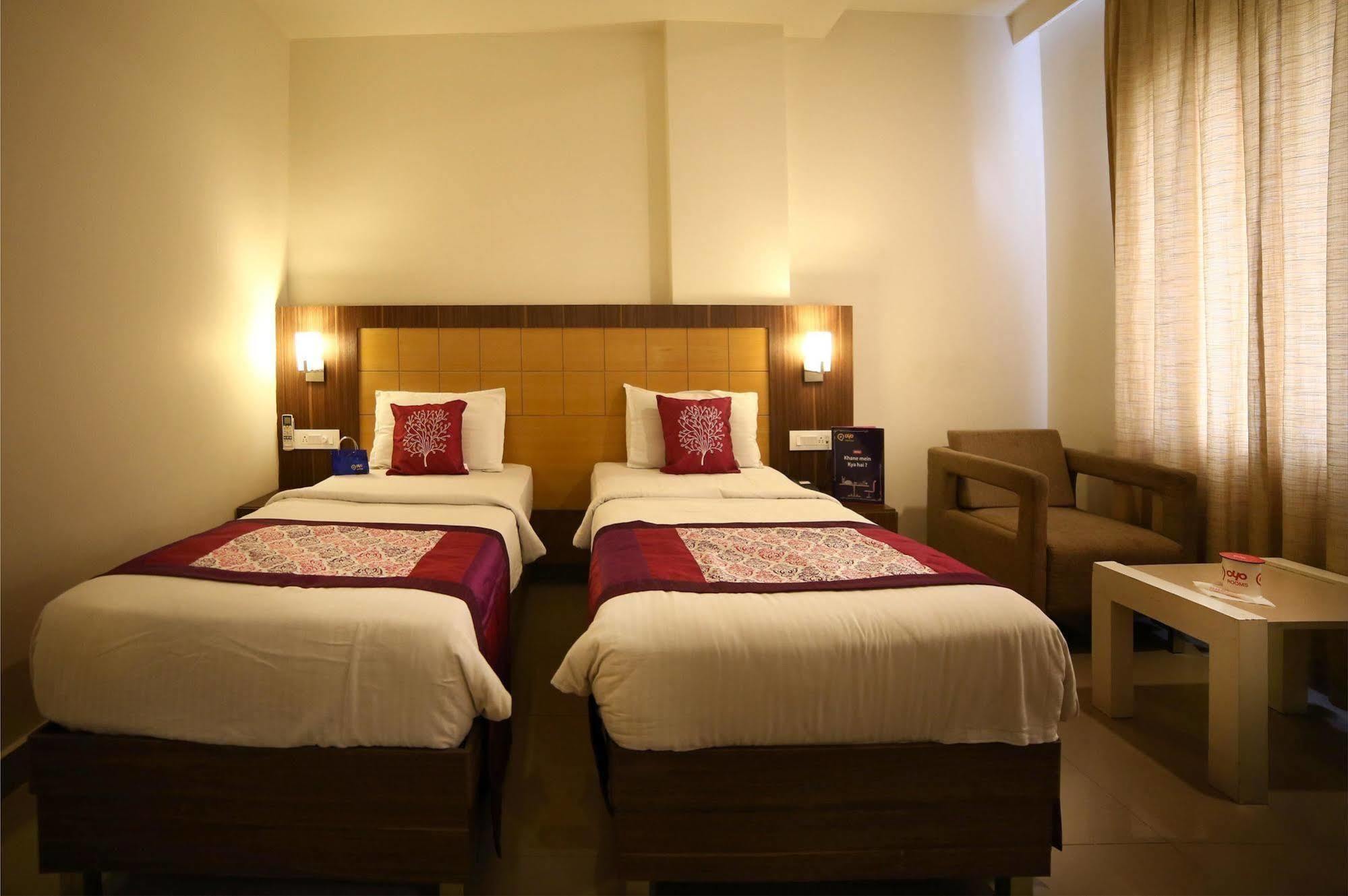 Continental Park Hotel Vijayawada Bagian luar foto